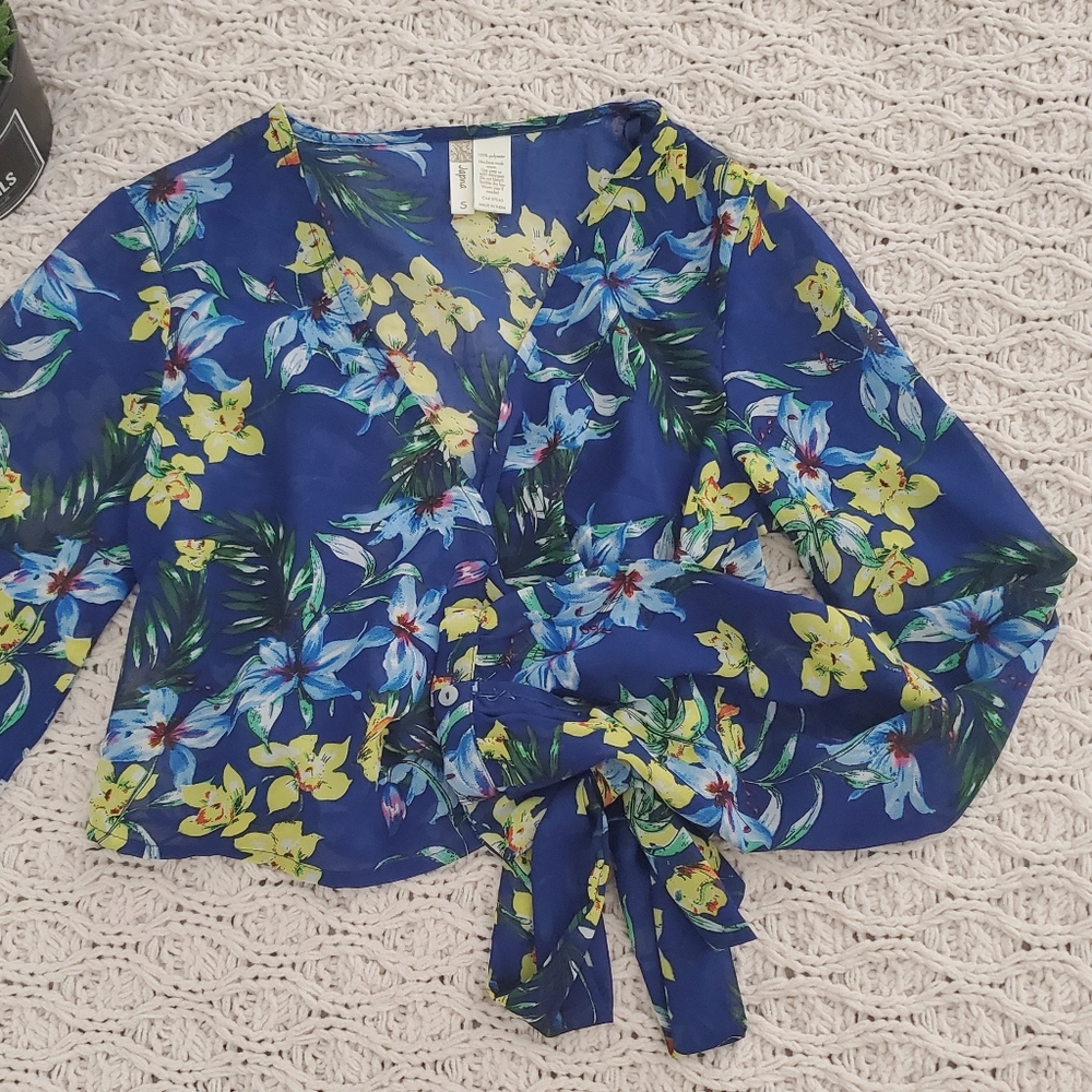 New JAPNA Floral Tie Waist Surplice Resort Vacay Cropped Blouse